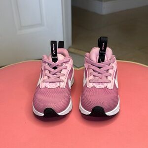 Girls Little Kid Air Max Intrlk Lite Sneaker Sz 10C Pink and White. Barely worn